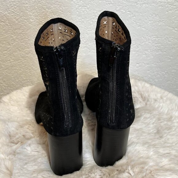 NEW Gianni Bini Pomma Suede Leather Cut Block Shootie. - Picture 4 of 6